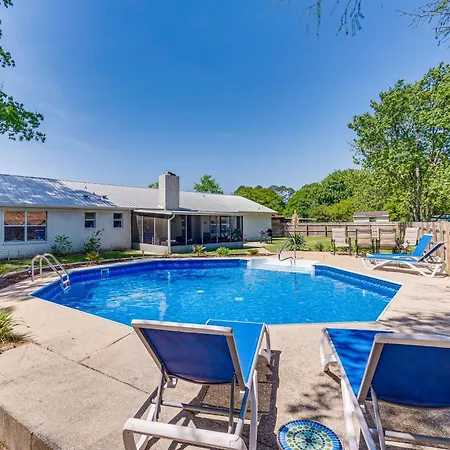 Charming Pensacola Home With Screened Lanai And Grill!